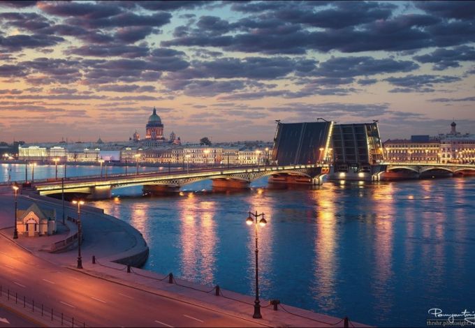 Северная столица стала единственным городом России, вошедшим в авторитетный топ британской газеты. В список попали самые интересные и красивые города мира, которые не должен пропустить ни один заядлый турист.