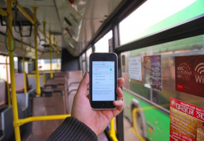 В Петербургских троллейбусах запущено тестирование бесплатного беспроводного интернета. Пока wi-fi можно подключиться на двух маршрутах города, сообщает «Фонтанка». Сеть работает в тренировочном режиме, поэтому возможны сбои.