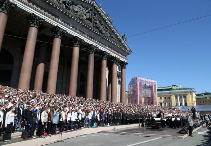 Уже завтра нестареющие мелодии классической музыки наполнят улицы Петербурга. Фестиваль пройдёт на 4-х площадках в самом центре города. Музыканты исполнят мировые шедевры самых разных стилей и эпох.
