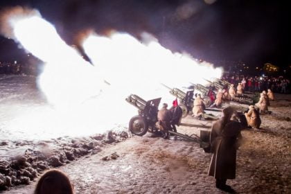 27 января, в честь полного снятия блокады Ленинграда, состоится военно-историческая реконструкция артиллерийского салюта, прошедшего в Ленинграде в 1944 году. В этот день на поле установят те самые орудия выпуска военных лет и дадут из них салют.