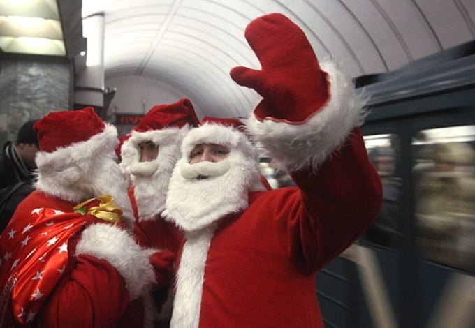 Как и в прошлом году, в этот Новый год петербургский метрополитен будет работать круглосуточно. Поезда будут курсировать до пяти утра, после чего перейдут в привычный дневной режим.