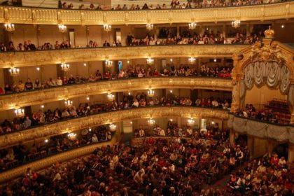 В Петербурге насчитывается более 100 театров. Роскошная опера, неповторимый балет и великолепные симфонические концерты самого известного театра Петербурга в ноябре 2017 в подборке от Питер Online: