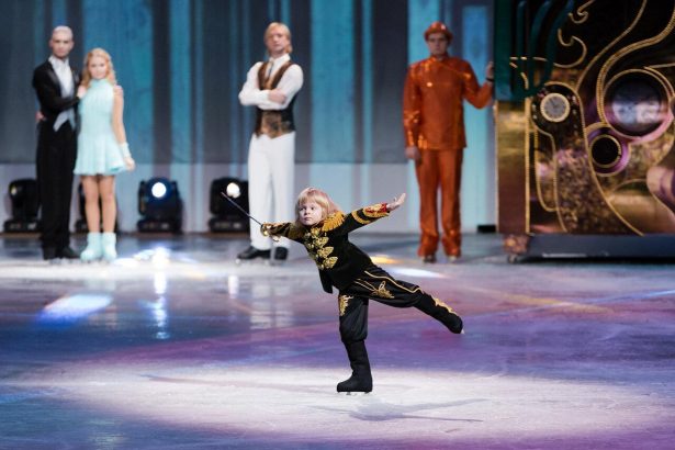 С 2 по 8 января 2019 года в Петербург приезжает продолжение уникального ледового шоу – сказка для всей семьи «Щелкунчик-2».  Шоу не только удивит высококлассным фигурным катанием, высокотехнологичными 3d эффектами и запоминающимися декорациями, но и представит настоящий музыкальный театр.