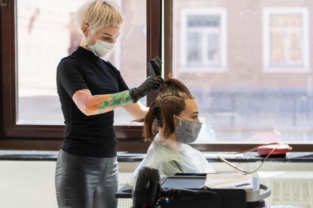 Сфера обслуживания в городе постепенно оживает: парикмахерские, химчистки, прачечные и другие организации, оказывающие бытовые услуги, вновь начнут свою работу со следующего понедельника.