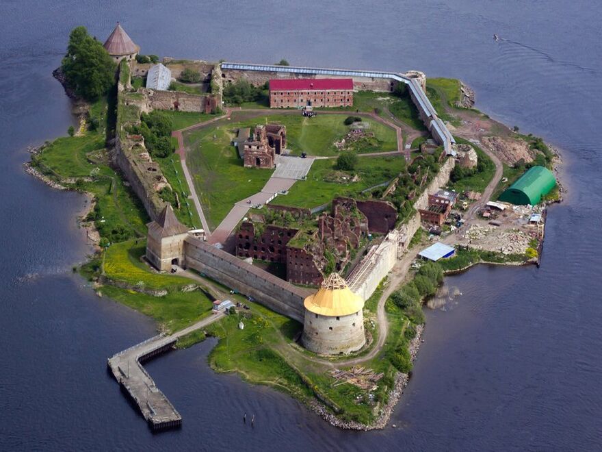 shlisselburg-fortress-on-orekhov-island-1_2d828.jpeg