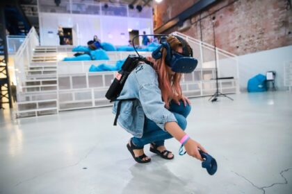 С 26 октября по 4 ноября в Петербурге пройдет четвертый масштабный фестиваль виртуальной реальности KOD 4.0. Организаторы представят новинки VR индустрии. 