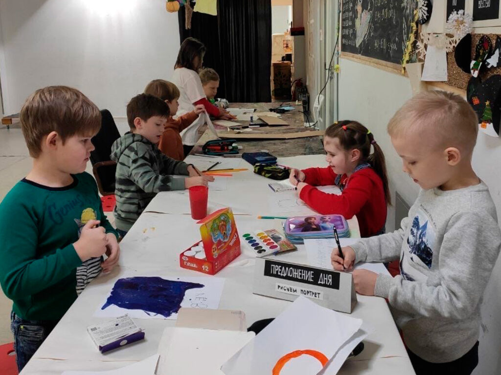 Уроки рисования в школе Нешкола в Красносельском районе
