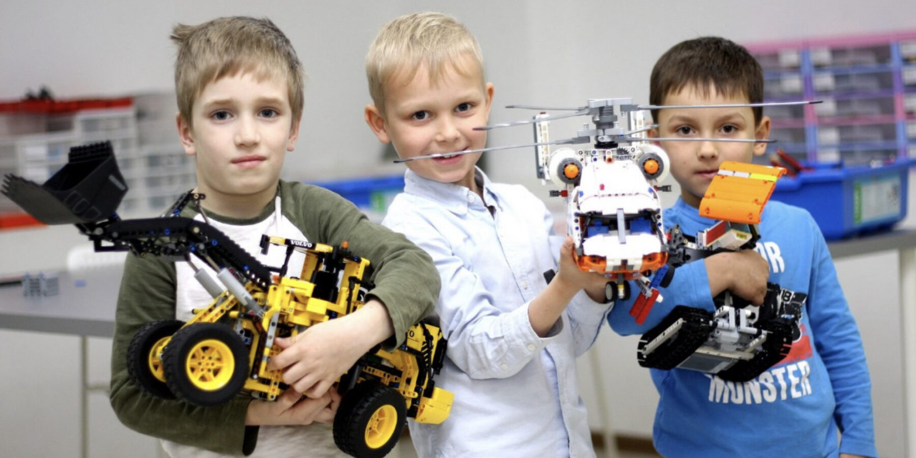 Здесь дети могут освоить проектирование реальных роботов. Эти занятия увлекательны и способствуют развитию математического мышления, командной работы и навыков принятия решений. Обучение робототехнике не только занимательно, но и формирует основу для будущей карьеры в IT-сфере. Питер Online представляет топ-10 детских школ робототехники в Санкт-Петербурге.