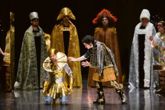 10 декабря оперу «Фаэтон» покажут на большом экране. Постановка Пермского театра оперы и балета и Королевской оперы Версаля. В сотрудничестве с ансамблем Le Poème Harmonique. Опера написана в 1683 году, в данной сценической версии представлена в Перми в 2018 году.